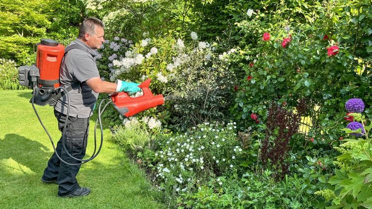 Ingo Schlieder spart durch den Einsatz der AS 1200 Zeit und ca. 30% Mittel. Bild: © Birchmeier Sprühtechnik AG.