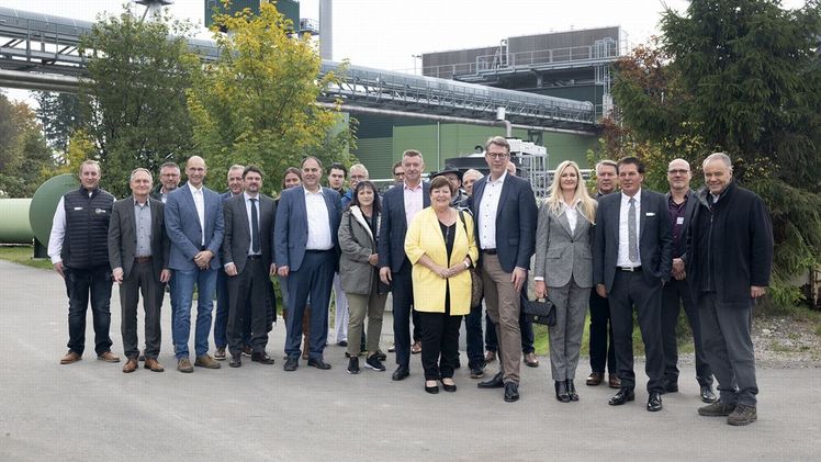 Bei der Eröffnung der Anlage in Altenstadt mit dem bayerischen Wissenschaftsminister Markus Blume. Bild: Dora Kolar-Bosnjak, BAM. Bei der Eröffnung der Anlage in Altenstadt mit dem bayerischen Wissenschaftsminister Markus Blume. Bild: Dora Kolar-Bosnjak, BAM.