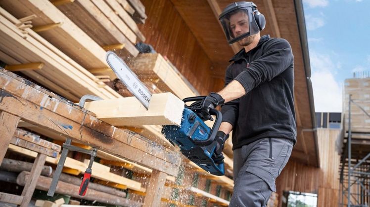 Leiseres, abgasfreies Arbeiten auf Knopfdruck. Bild: Bosch.