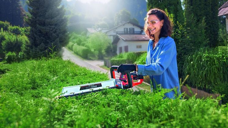 Allrounder-Akku-Heckenschere Einhell ARCURRA 18/55 mit Testurteil „gut“. Bild: Einhell.