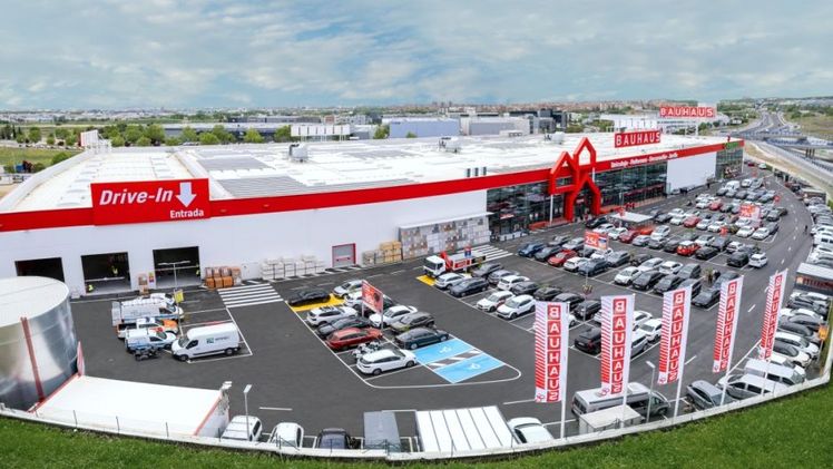 Die Fassade des neuen BAUHAUS Madrid-Leganés. Bild: BAUHAUS.