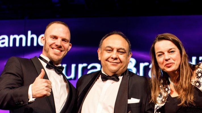 Eosta erhält den niederländischen „Packaging Award” in der Kategorie Nachhaltigkeit für die innovative Verpackungsmethode „Natürliches Labeling“. Bild: Eosta.