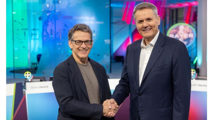 Der Bayer-Vorstandsvorsitzende Bill Anderson (l.) mit dem Aufsichtsratsvorsitzenden Prof. Dr. Norbert Winkeljohann. Bild: Bayer.