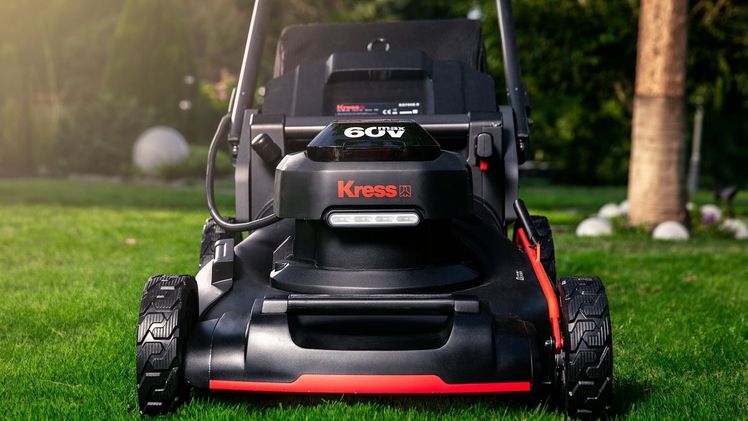 Starker 60V-Akku-Rasenmäher. Bild: KRESS.