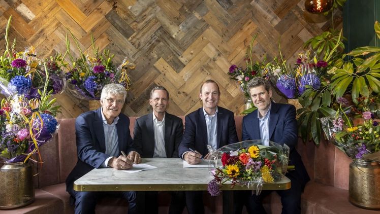 Von links nach rechts: Jan Droppers - ABN AMRO, Ton van Adrichem - ING, David van Mechelen - Royal FloraHolland, Gijs van der Wolf - Rabobank. Bild: Royal FloraHolland.