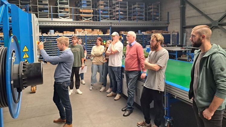 Baumschulklasse zur Besichtigung beim Spezialmaschinenhersteller Degramec in Belgien. Bild: BBS Ammerland/Dreß.