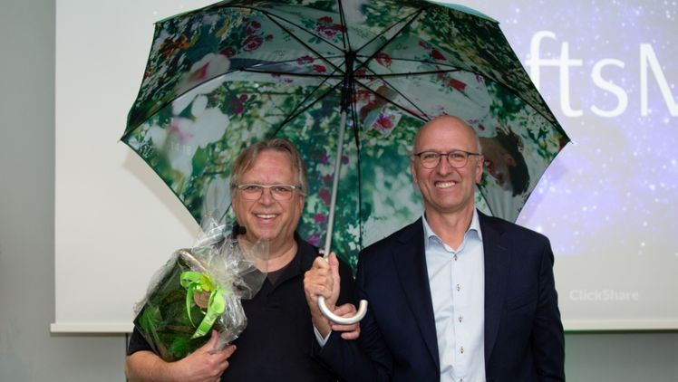 VGL NRW-Präsident Josef Mennigmann dankt dem Referenten, Jörg Heynkes, für seinen Vortrag auf der Mitgliederversammlung. Bild: VGL NRW. VGL NRW-Präsident Josef Mennigmann dankt dem Referenten, Jörg Heynkes, für seinen Vortrag auf der Mitgliederversammlung. Bild: VGL NRW.