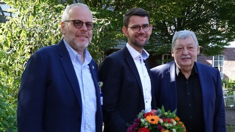Freuen sich auf den Europa-Cup der Floristen in Polen: Michael Liebrich mit den Präsidenten Helmuth Prinz und Klaus Götz hier während des FDF-Bundeskongresses 2019 im FloristPark International. Bild: ©FDF.