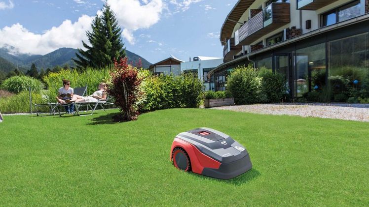 Mähroboter Robolinho® zeigt auf der App jederzeit alle wichtigen Geräteinformationen an. Bild: AL-KO.