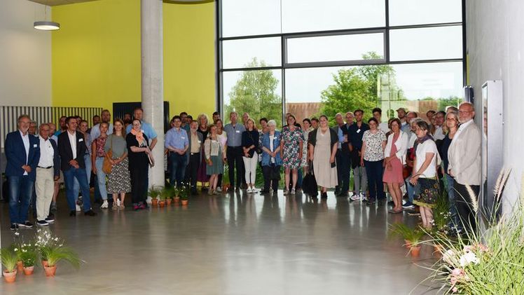 Gruppenbild der Teilnehmer:innen im Foyer des 1. OG im D1-Gebäude. Bild: HSWT.