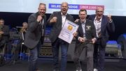 Spitzenplatz im Handel: EDEKA Schenke aus Gütersloh ist „Supermarkt des Jahres". Im Bild v.l.n.r.: Lars König, Janik Schenke, Robin Schenke, Christoph Güldner. Bild: © Peter Eilers/Ingo Hilger für Lebensmittel Praxis.