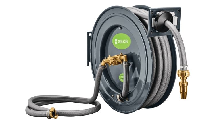 GEKA®-Service: Komplett vormontiert ist der GEKA® plus Automatische Schlauchaufroller PA20SK mit 20m ¾“-Schlauch und hochwertigen GEKA®-Armaturen ausgestattet. Bild: GEKA.