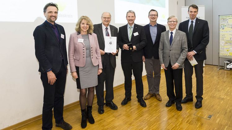 Präsident Prof. Dr. Andreas Bertram, Hochschule Osnabrück, Vorsitzende des Osnabrücker Stadtrates Eva-Maria Westermann, Osnabrücker Ehrenmedaillenträger Hanns-Jürgen Redeker, Vorsitzender des Freundeskreises Marc-Guido Megies, Dekan Prof. Dr. Bernd Lehmann, Bürgermeister Burkhard Jasper, Präsident des Bundesverband Garten-, Landschafts- und Sportplatzbau e. V. (BGL) Lutze von Wurmb (v.l.n.r.)