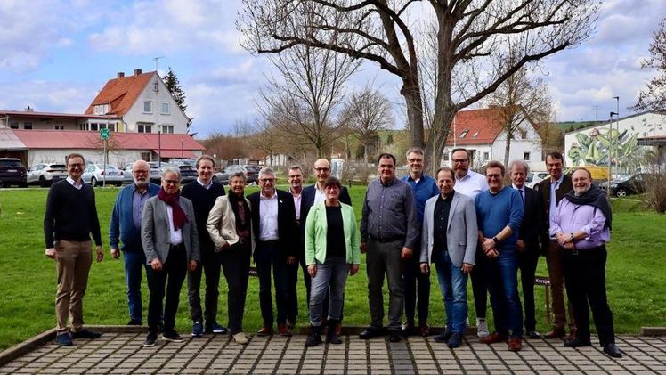 VGL-Präsidium & BGL-Präsidium tagen zusammen in Einbeck: Im Fokus des Austauschs stehen Lösungen für den Fachkräftemangel, die Digitalisierung und den Klimawandel sowie weitere aktuelle Verbandsthemen. Bild: Verband GaLaBau Niedersachsen-Bremen.