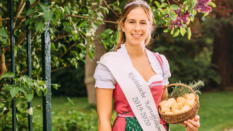 Die Rheinische Kartoffelkönigin Anna möchte auch im dritten Amtsjahr die Landwirtschaft von heute zeigen. Bild: Dominik Asbach.