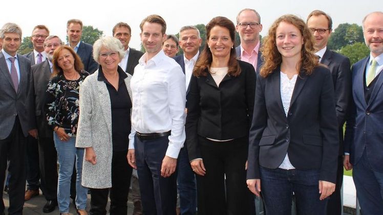 Prämaßing gehört zu den acht neuen Lehrenden, die Anfang September an der Hochschule Osnabrück von Vertretern des Präsidiums begrüßt wurden.