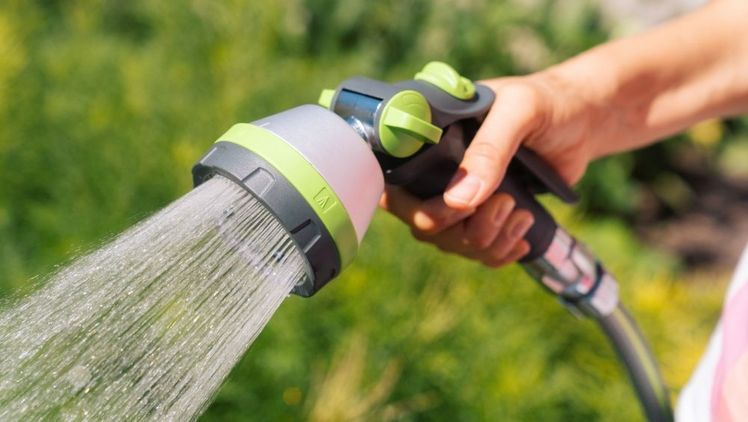 GEKA® plus Multibrause 5S mit 5 verschiedenen Strahlarten. Bild: KARASTO Armaturenfabrik Oehler GmbH.