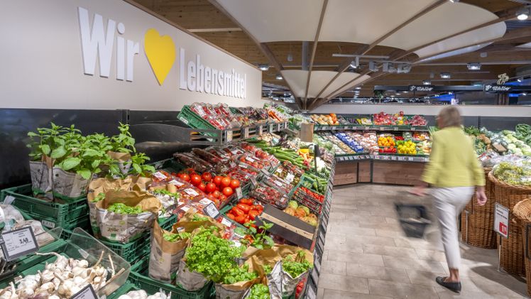 Zum zehnten Mal ausgezeichnet: EDEKA erhält den Retail Award 2026 als bester Vollsortimenter für seine Obst- und Gemüsekompetenz. Bild: © EDEKA.