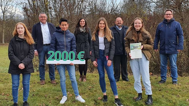 Stellvertretend für die Klasse nahmen Michaela König, Mathias Wiedemann, Laura Treiber und Leni Schmidt den Preis in Empfang. Bild: VGL Bayern. Stellvertretend für die Klasse nahmen Michaela König, Mathias Wiedemann, Laura Treiber und Leni Schmidt den Preis in Empfang. Bild: VGL Bayern.