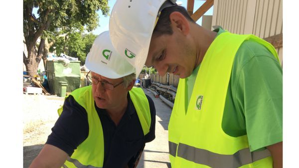 Simon Rottloff im Gespräch mit Gramenz-Bauleiter Harald Hamm am RheinMain Congess Center. Bild: Copyright Gramenz GmbH.