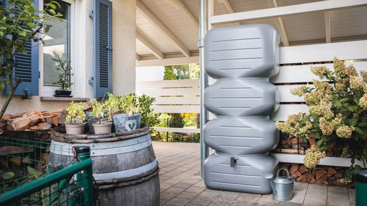 GARANTIA Regenspeicher CUBUS 700 L mit dem neuen Auslaufhahn Aqua Pronto XL 1. Bild: Otto Graf GmbH.