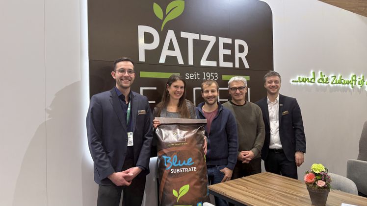 v.l.n.r.: Maximilian Schreier (Fachberater/Patzer Erden), Brigitte Schurtenberger (Außendienst/Beck AG), Silvan Koch (Jungpflanzen/Beck AG), Beat Zemp (Geschäftsleitung/Beck AG) und Felix Will (Leiter Vertrieb/Patzer Erden). Bild: PATZER ERDEN.