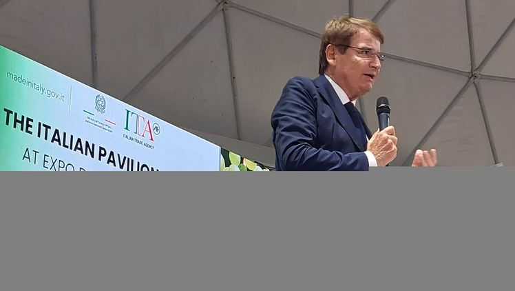 Renzo Piraccini auf der Pressekonferenz in Doha. Bild: Macfrut.