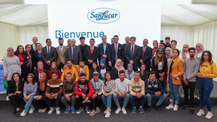 36 junge tunesische Absolvent*innen der landwirtschaftlichen Berufsausbildung haben kürzlich ihren ersten Arbeitsvertrag mit dem Unternehmen SanLucar unterzeichnet. Bild: SanLucar.