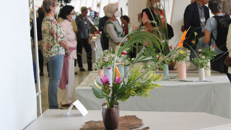Großer Besucherandrang zur Ikebana-Schau. Bild: Uwe Spiekermann.