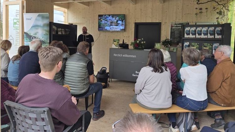 Referent Tim Rieger (Oase GmbH) beim Vortrag im Treffpunkt Grün. Bild: VGL-BW.