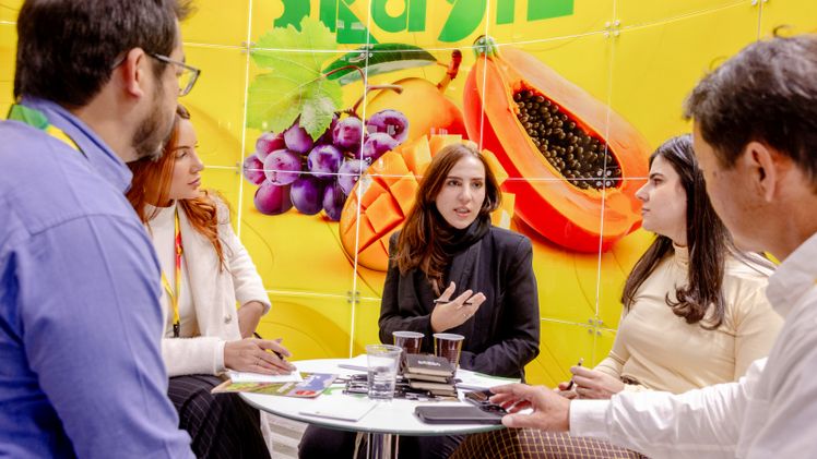 Der neue Buyers Club der FRUIT LOGISTICA bringt führende internationale Einkäufer und Aussteller zusammen und erleichtert die Anbahnung hochwertiger Geschäftskontakte. Bild: © Messe Berlin GmbH.