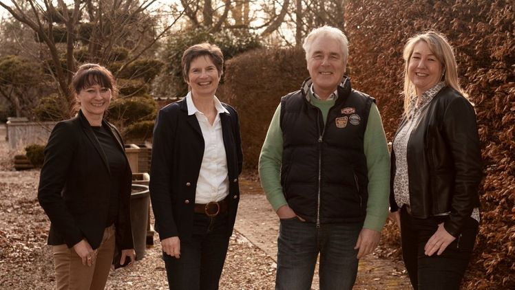 Sabine Theobald (links) und Hans-Jürgen Dieck von der Baumschule Baum & Bonheur im Austausch mit Dr. Anke Schirocki und Simone de la Motte von Agrobusiness Niederrhein e.V.. Bild: Agrobusiness. Sabine Theobald (links) und Hans-Jürgen Dieck von der Baumschule Baum & Bonheur im Austausch mit Dr. Anke Schirocki und Simone de la Motte von Agrobusiness Niederrhein e.V.. Bild: Agrobusiness.