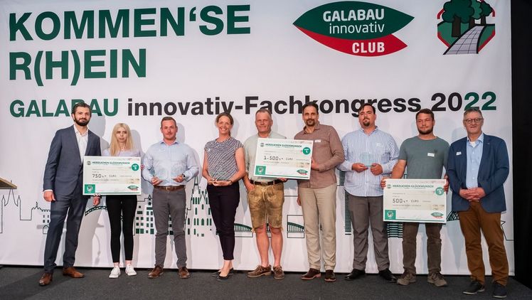 Die Sieger des GALABAU innovativ-Projektwettbewerbs. Bild: Kirsten Nijhof / hagebau.