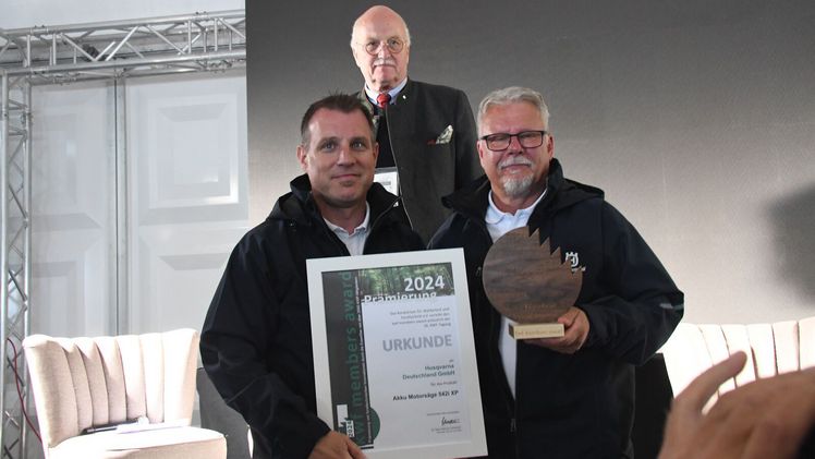 Sven Baumberger (Country Manager Deutschland, Husqvarna Deutschland) und Claus Wohlgemut (TP Segment Manager und Anwendungsberater, Husqvarna Deutschland) (v.l.). Bild: Deutscher Landwirtschaftsverlag GmbH.