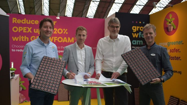Mit der Unterzeichnung einer Absichtserklärung auf der Messe Greentech 2021 in Amsterdam haben die Jiffy® Group und GROWFOAM® ihre Zusammenarbeit im Nahen Osten und in Asien bekannt gegeben. Bild: Jiffy. 