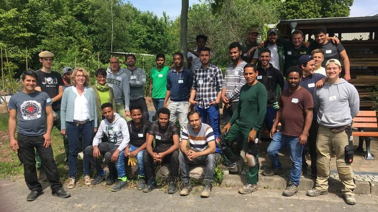 Am 16.05.2019 fand an der Philipp-Holzmann-Schule in Frankfurt der GaLaBau-Praxistag für Geflüchtete statt. Bild: FGL.