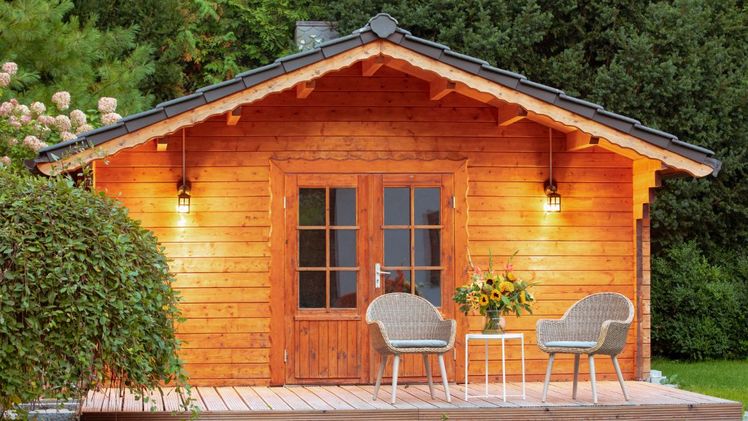 Ein Gartenhaus aus Holz. Bild: M Gl, shutterstock.com. 