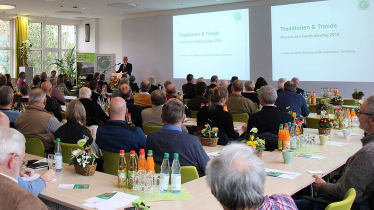 Staatssekretärin Dr. Beatrix Tappeser zu Gast beim Gartenbau. Bild: GVBHW.