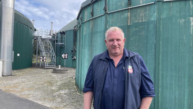 "Auch unsere Landwirte haben zu diesen Rekordzahlen ihren Anteil beigetragen, verfügten bereits 2023 gut 26% der landwirtschaftlichen Betriebe über Anlagen zur Gewinnung Erneuerbarer Energien“, sagt Alexander von Hammerstein. Bild: Landvolk. "Auch unsere Landwirte haben zu diesen Rekordzahlen ihren Anteil beigetragen, verfügten bereits 2023 gut 26% der landwirtschaftlichen Betriebe über Anlagen zur Gewinnung Erneuerbarer Energien“, sagt Alexander von Hammerstein. Bild: Landvolk.