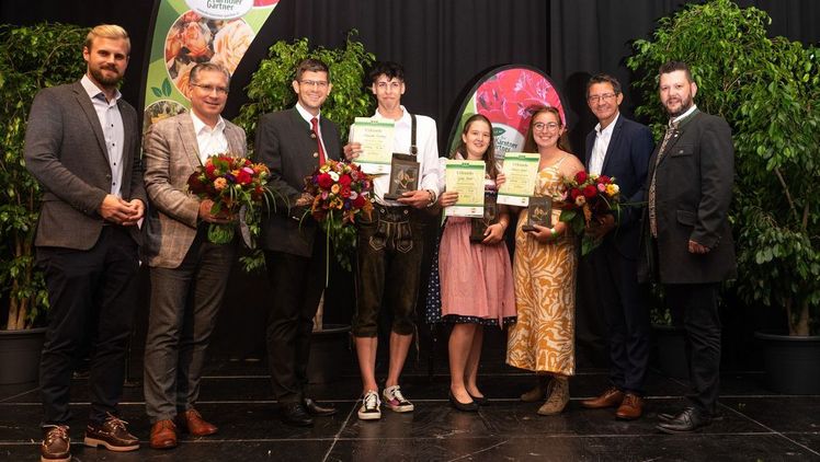 Die Siegerehrung der Staatsmeisterschaft fand im Rahmen des Festabends der Bundesgartenbautagung in der Blumenhalle in St. Veit statt. Bild: Die Kärntner Gärtner/Erich Varh.