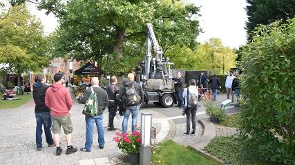 Einmalig und immer wieder eine Attraktion ist die Baggervorführung auf dem Ausstellungsgelände, das auch Teile des Grugaparks der Stadt Essen nutzt. Bild: Landesverbandes Gartenbau Nordrhein-Westfalen.