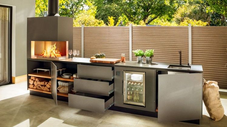 Outdoor-Küchen werden fester Bestandteil moderner Gartenplanung. Bild: FREILUFT.