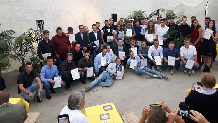 Die Absolventinnen und Absolventen des Berufskollegs Willich. Bild: GaLaBau-NRW.