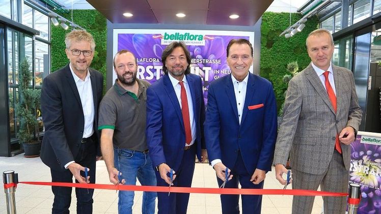 v.l.n.r.: Martin Schweller, Bernhard Holzer, Mag. Franz Koll, Geschäftsführer bellaflora, Mag. Alexander Vojta, Bürgermeister Gerasdorf, Helmut Bayer, Verkaufsleiter bellaflora. Bild: © bellaflora/Peter Hautzinger - APA OTS.