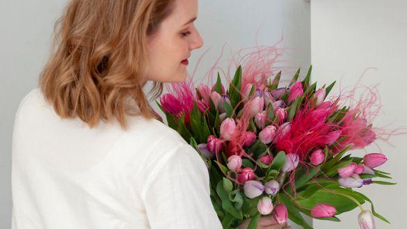 Lassen Sie Ihrer Kreativität freien Lauf beim gestalten eines Arrangement mit Tulpen. Bild: iBulb.