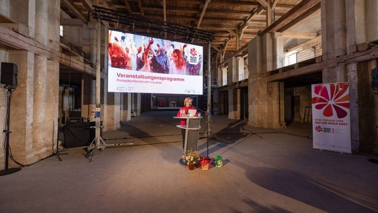 BUGA-Geschäftsführerin Kathrin Weiß gibt einen Einblick in das Veranstaltungsangebot des großen Gartenfestes. Bild: Paul-Philipp Braun.