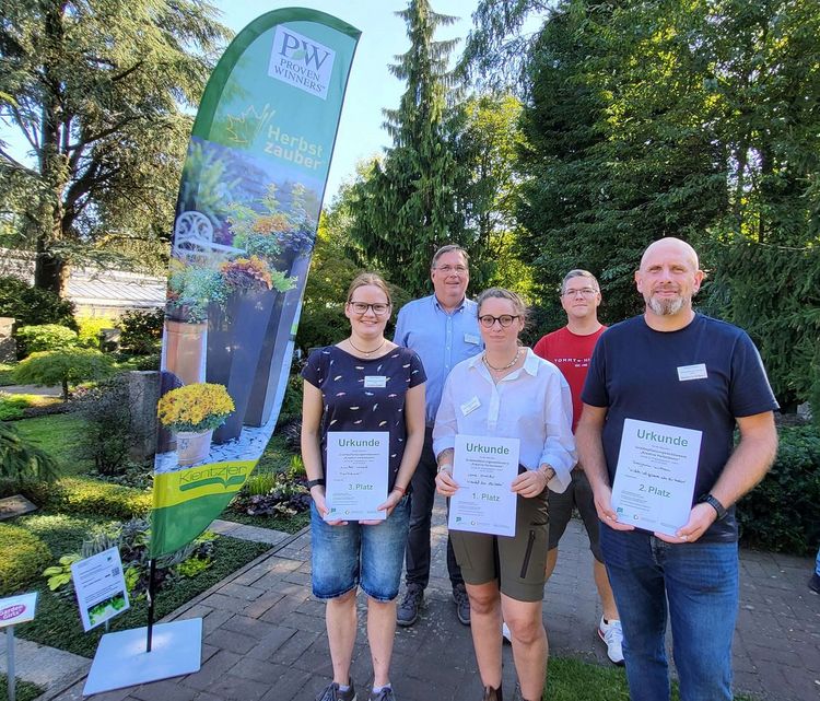 Die Gewinner v.l.n.r.: Annika Vossel, Heinz-Josef Ahrens, Nora Kreuder, Karl Braun, Benjamin Wilbers. Bild: Gartenbau NRW.
