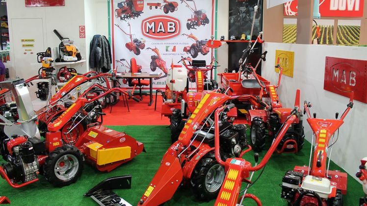 Ein breites Angebot an Maschinen zur Grünflächenpflege bietet die EIMA GREEN 2018. Bild: GABOT.