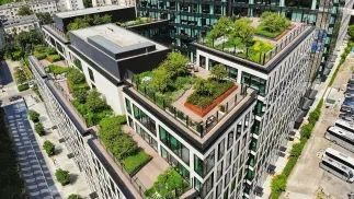 Der GaLaBau darf das Potential der Dächer nutzen und Gebäude in grüne und blaue Infrastruktur verwandeln. Zinco und Elevate zeigen, wie die Städte der Zukunft aussehen. Bild: © GCL / Zinco.