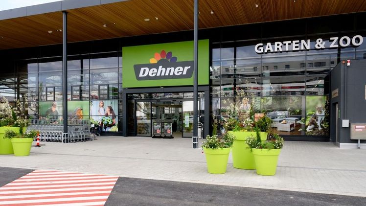 Modernes Ambiente heißt die Kunden im neuen Garten-Center in Wien Auhof willkommen. Bild: Fotograf: Foto Jansenberger.